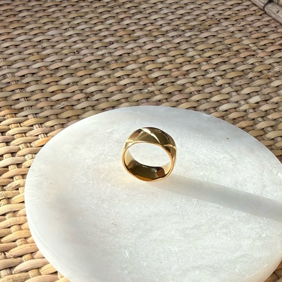 Gold Quilted Women's Ring - Picture 2 of 10